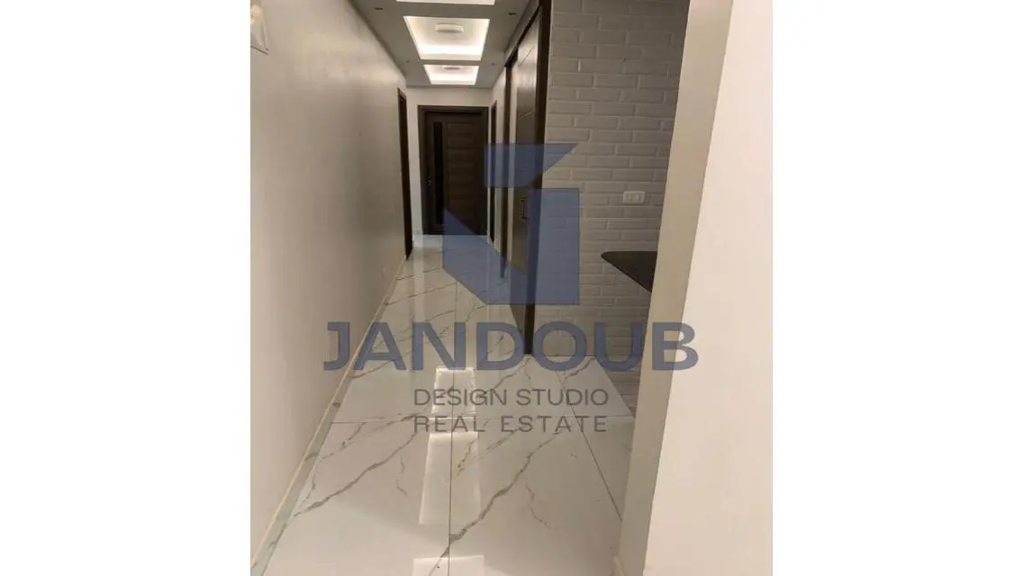 Ground Floor Apartment with Private Garden and Ent