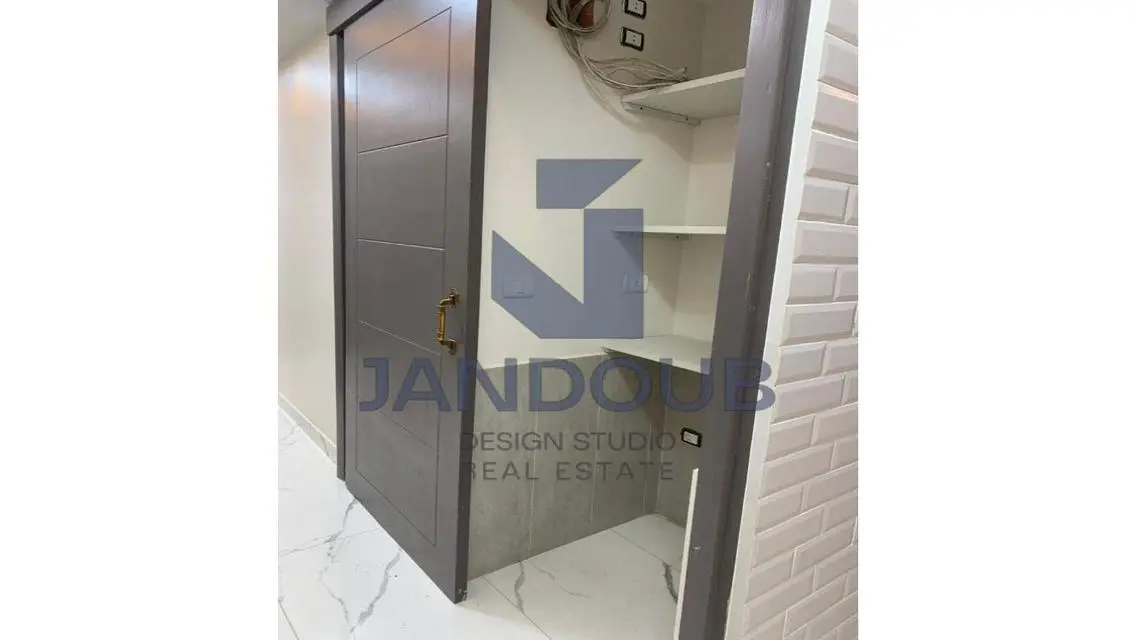 Ground Floor Apartment with Private Garden and Ent