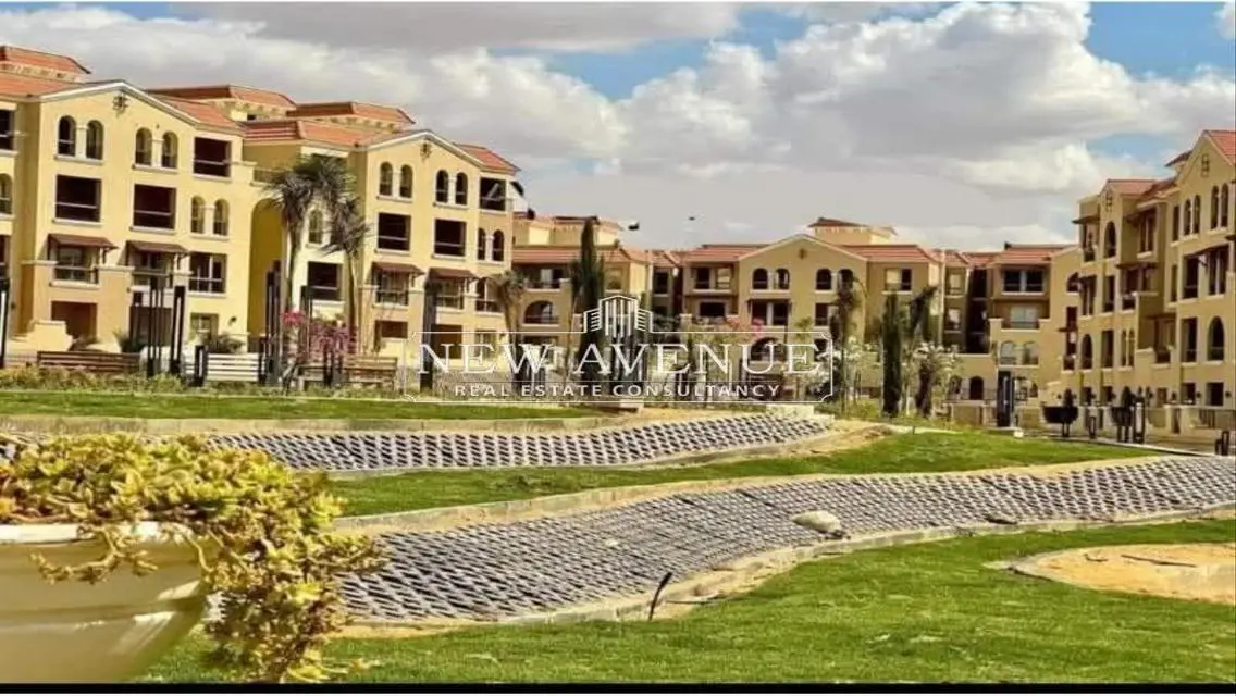 شقة فاخرة للبيع بخدمات متكاملة