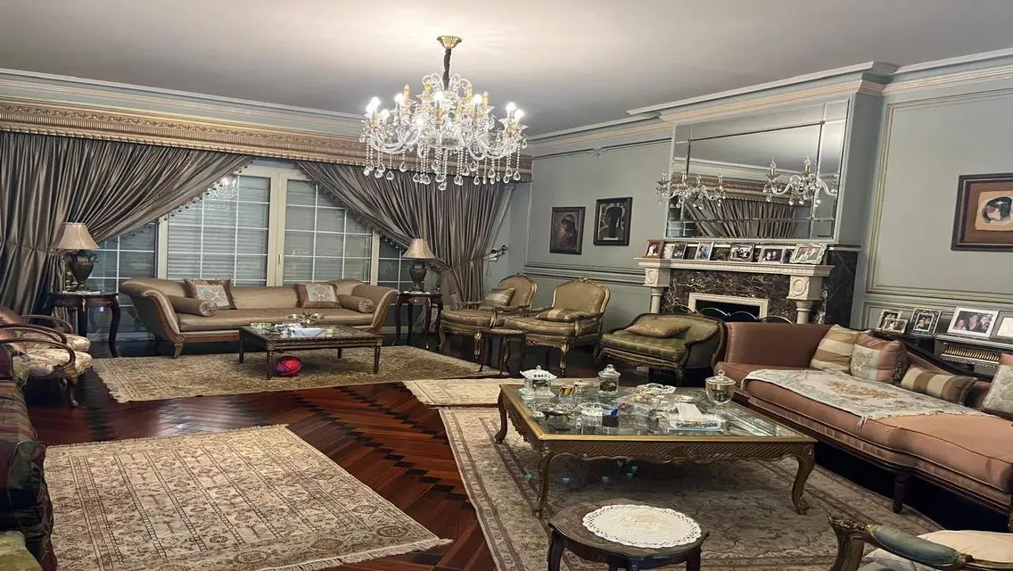 فيلا ضخمة مذهلة + حمام سباحة و مصعد في سيتي فيو
