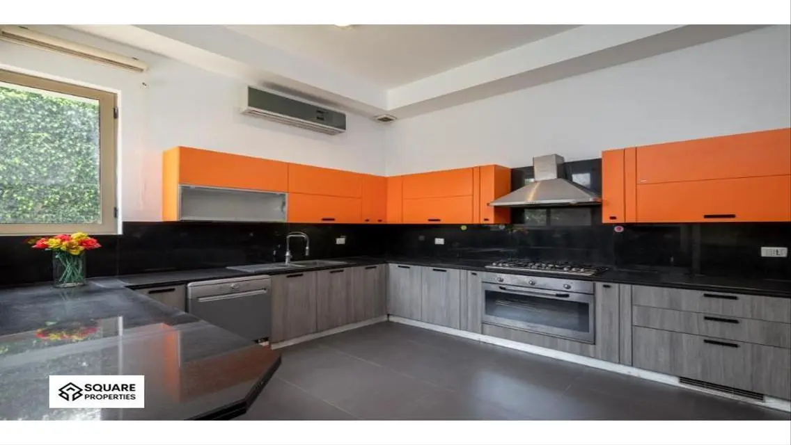 Villa with swimming pool in Allegria Sodic