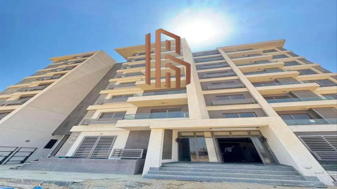 شقة فاخرة للبيع بمساحة 7300 متر