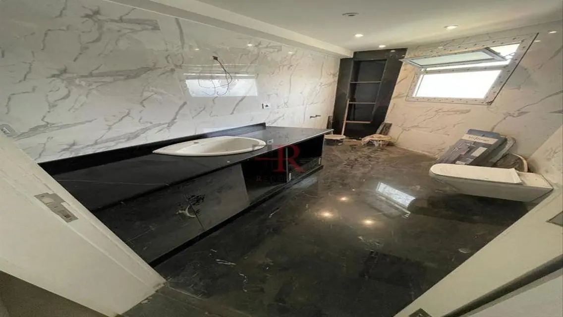 Under market price i villa roof corner for sale