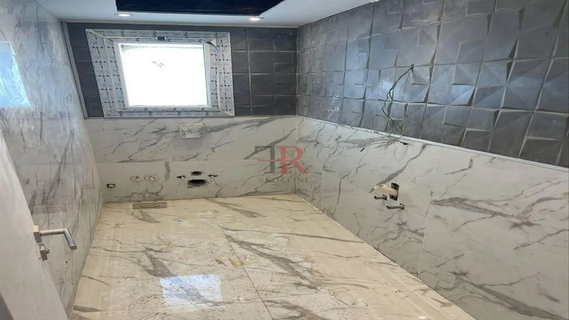 Under market price i villa roof corner for sale