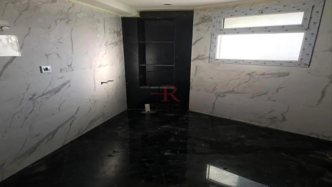 Under market price i villa roof corner for sale