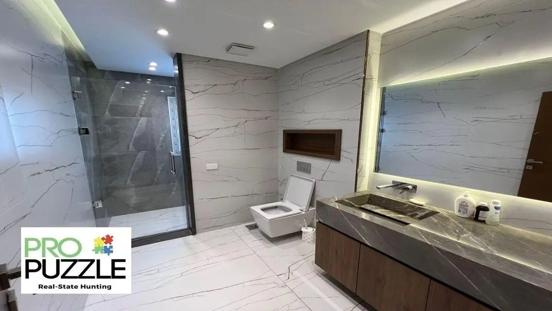 Luxurious Standalone Villa for Rent in Hyde Par