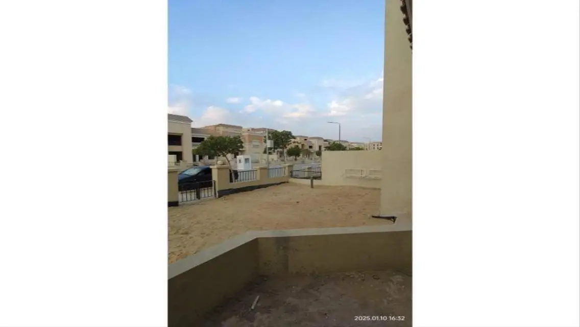 Luxurious Townhouse with Stunning Views in Sarai