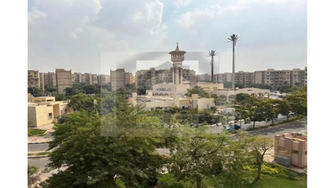شقة فاخرة للبيع بإطلالة رائعة في حي متميز