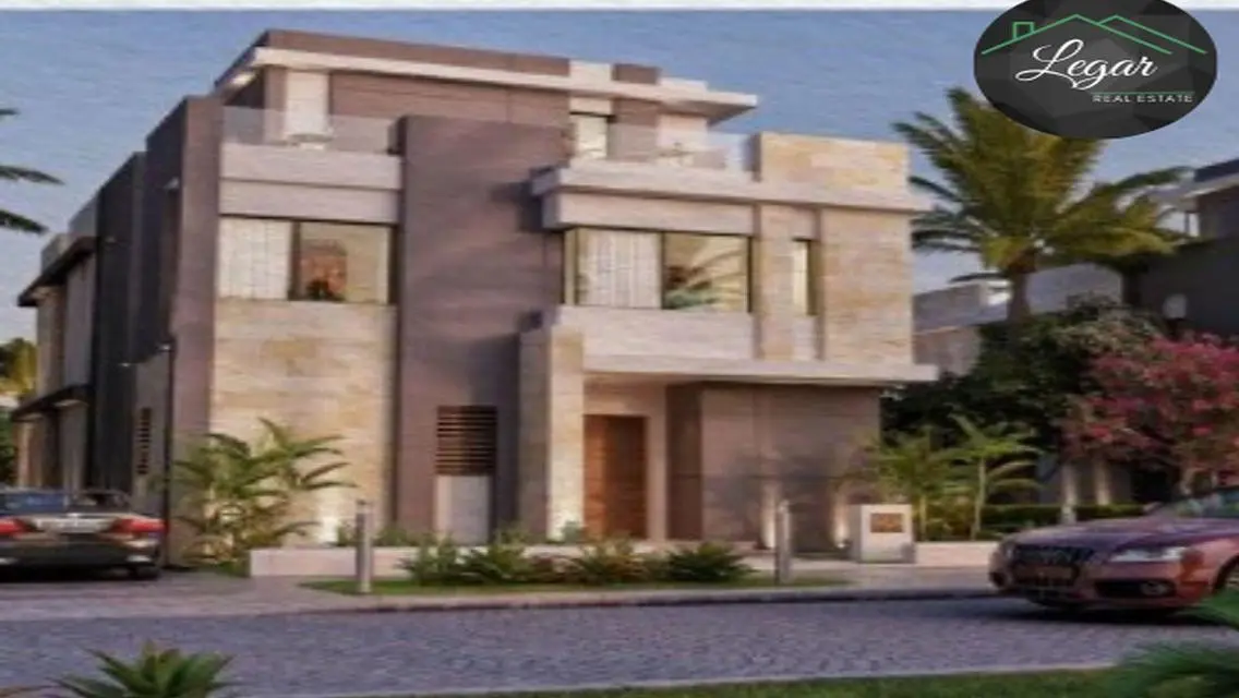 فيلا فاخرة للبيع بمساحة واسعة