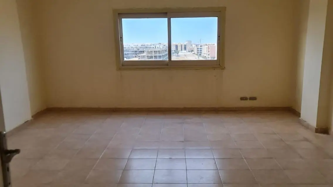شقه فاخرة للايجار داخل كمبوند القطامية جاردينز 