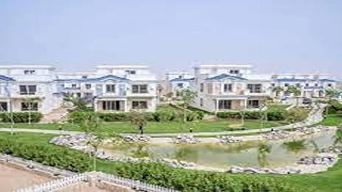 Luxury Villa with Water Features in the Heart of the City
