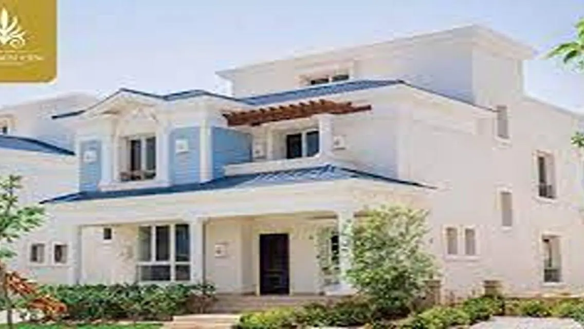 Luxury Villa with Water Features in the Heart of the City