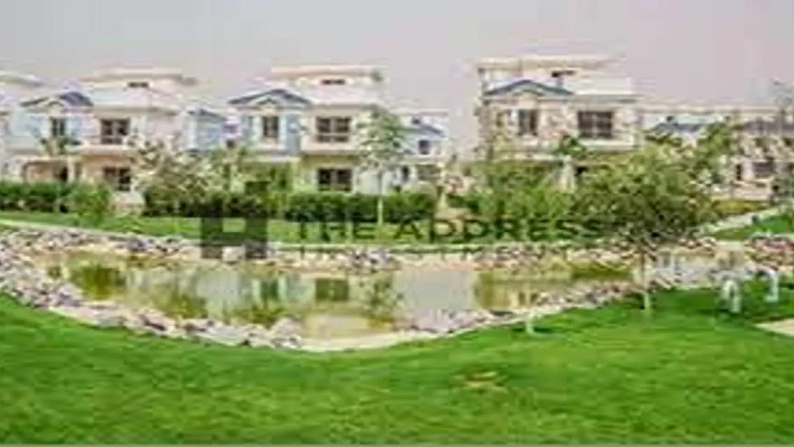 Luxury Villa with Water Features in the Heart of the City