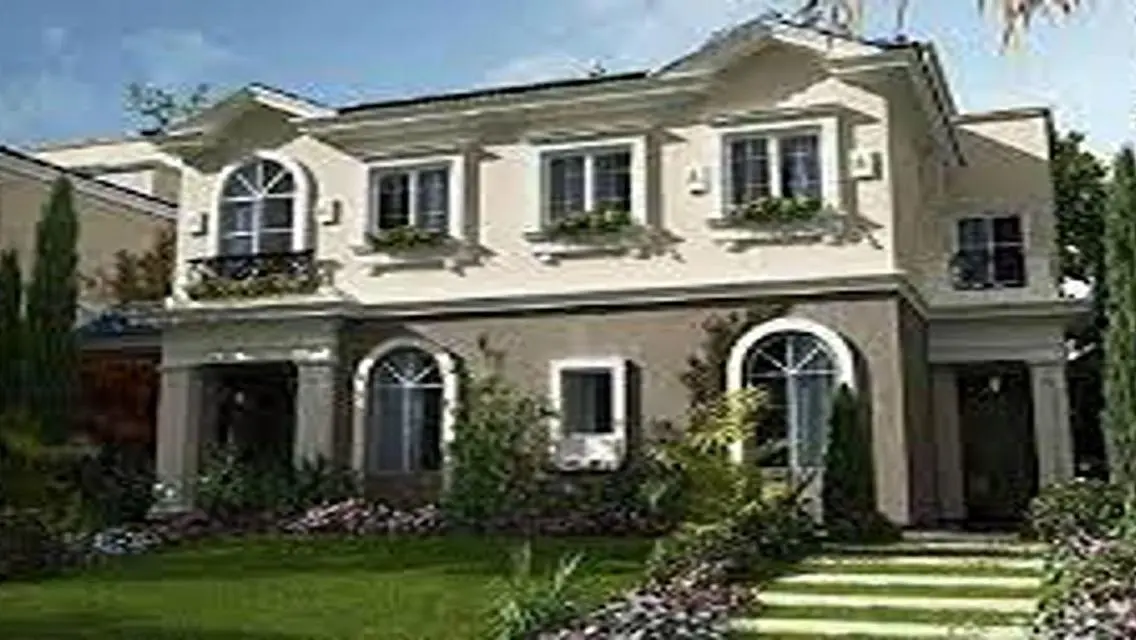 Luxury Villa with Water Features in the Heart of the City