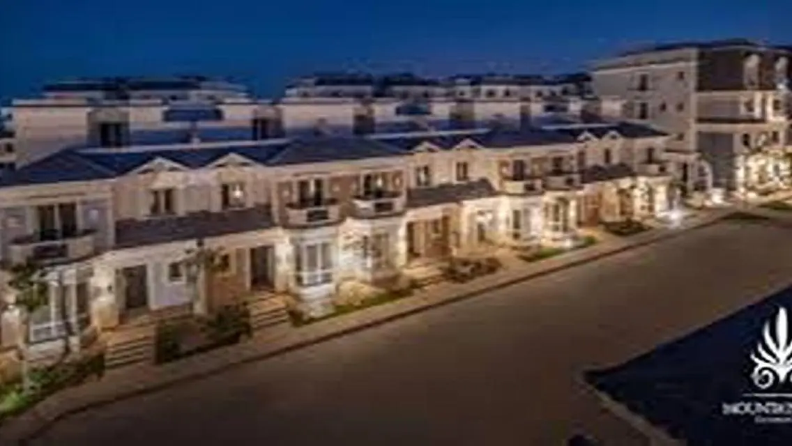 Luxury Villa with Water Features in the Heart of the City