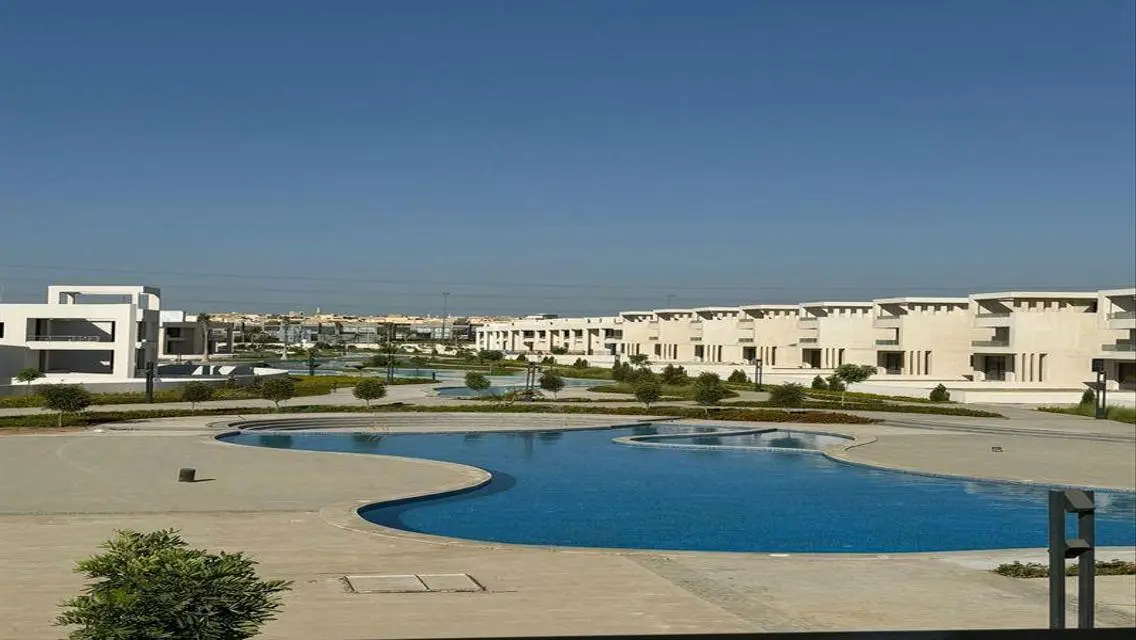 Townhouse for sale in Sheikh Zayed, Beverly Hills