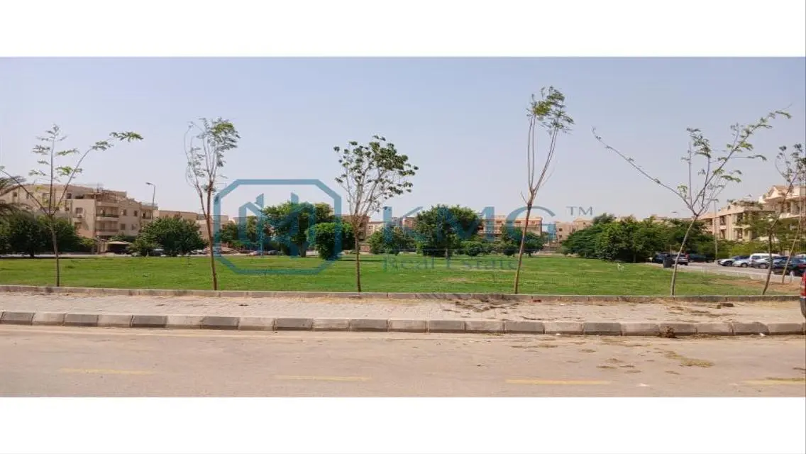 شقة ٢٠٠متر بحرى على حديقة وجهات ومداخل فاخرة