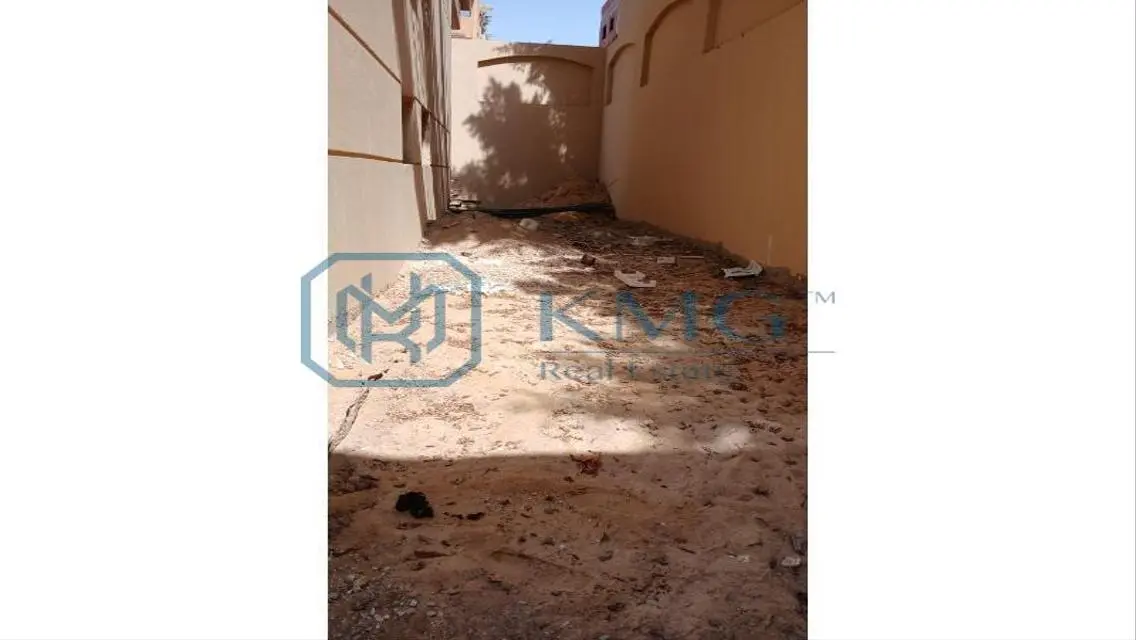 شقة ٢٠٠متر بحرى على حديقة وجهات ومداخل فاخرة