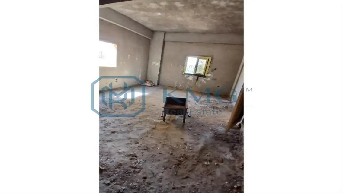 شقة ٢٠٠متر بحرى على حديقة وجهات ومداخل فاخرة