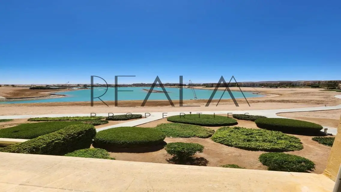 فيلا فاخرة للبيع بمساحة كبيرة