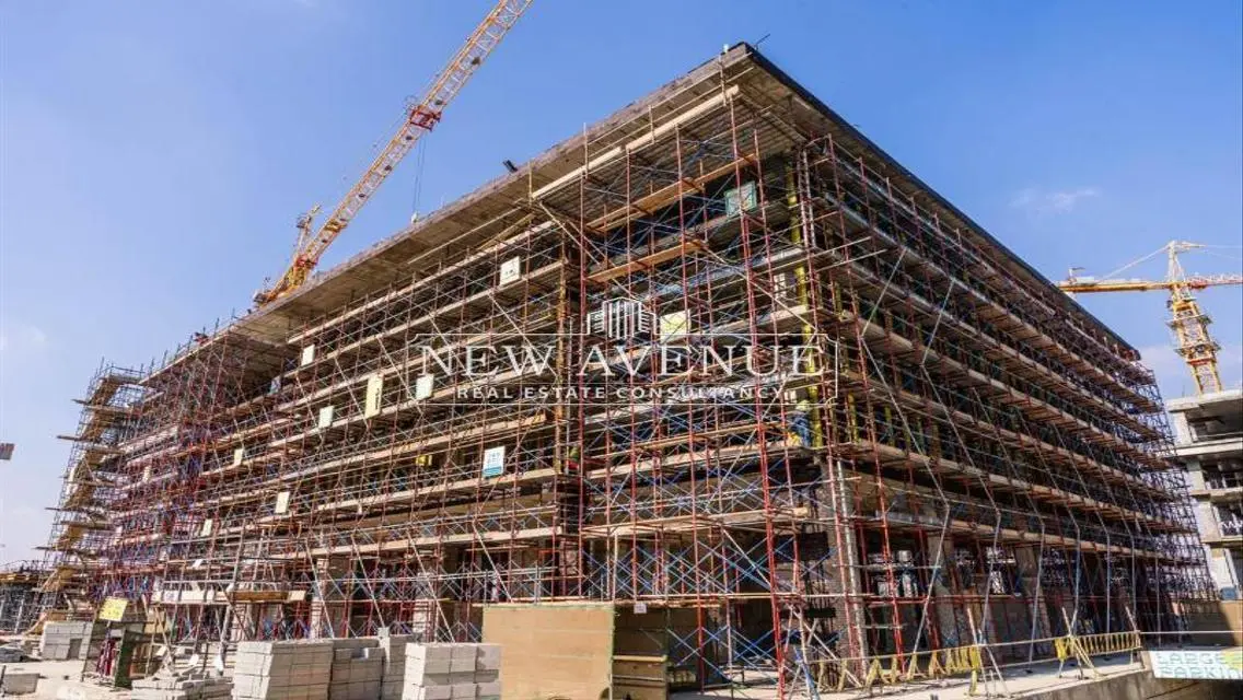 مكتب بالتجمع امام الجامعه الامريكيه باقل سعر ممكن