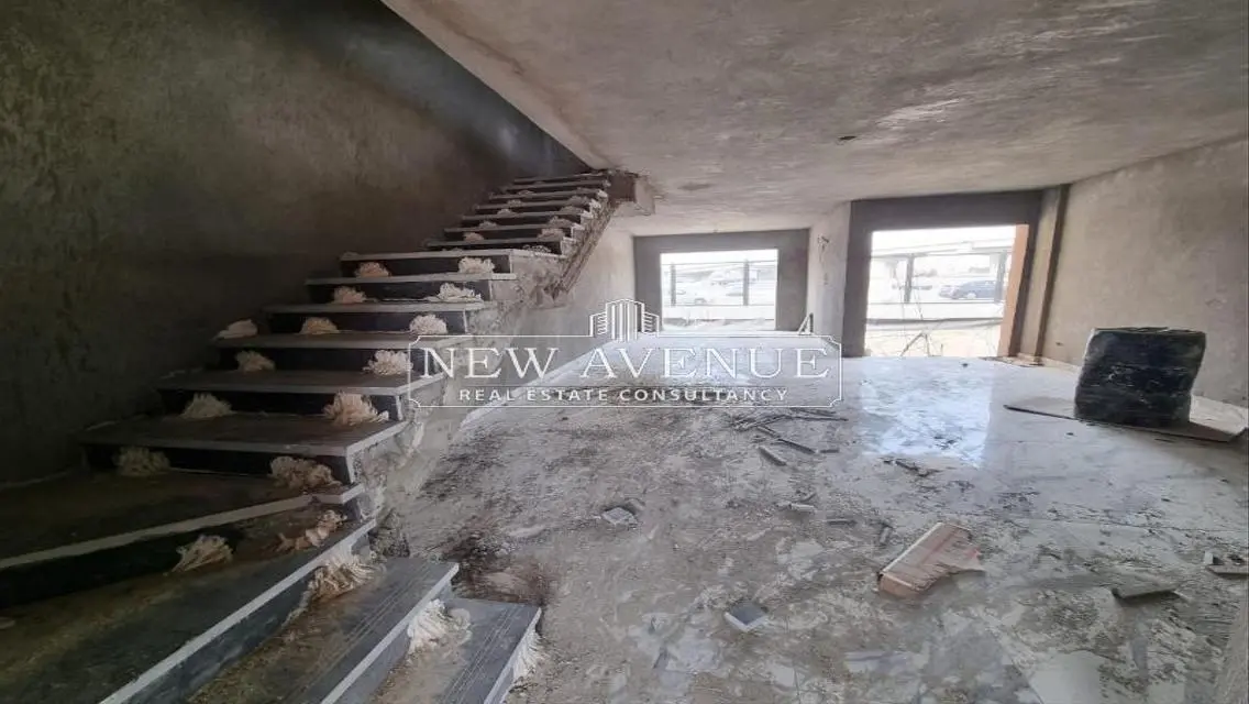 Luxury Apartment with Spacious Living in an Upscale Neighborhood