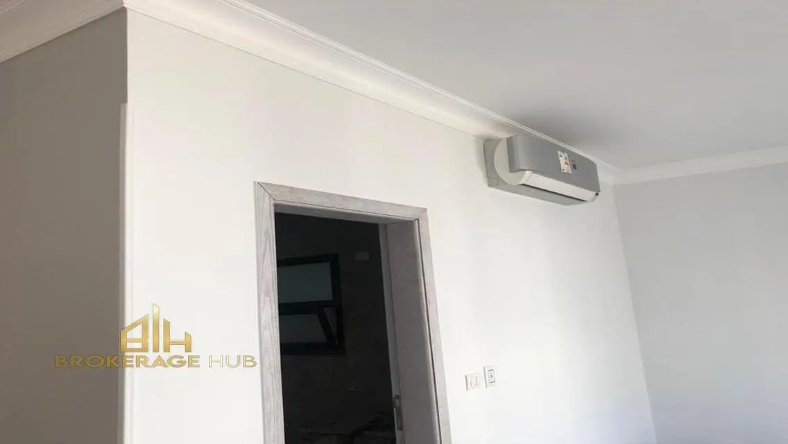 Luxury Apartment with Stunning Views and Full Amenities