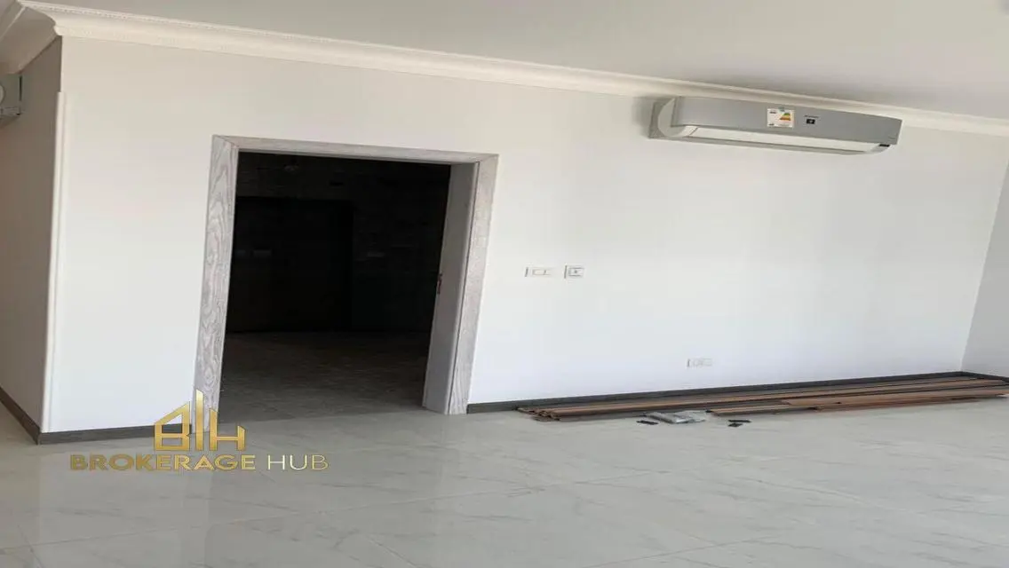 Luxury Apartment with Stunning Views and Full Amenities