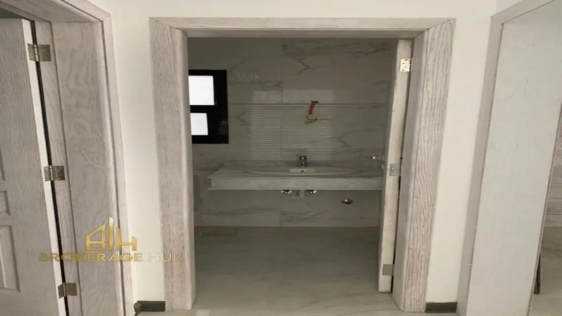 Luxury Apartment with Stunning Views and Full Amenities