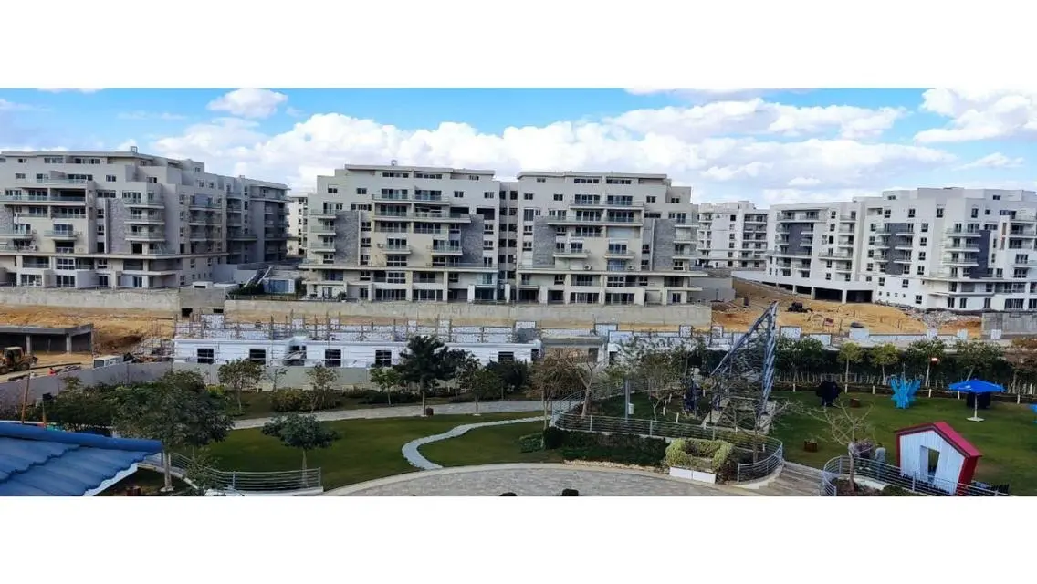فيلا فاخرة للبيع مع حديقة خاصة ومسبح