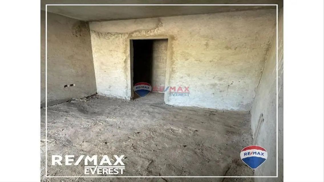 Semi-finished Penthouse Best Price in Zayed Dunes