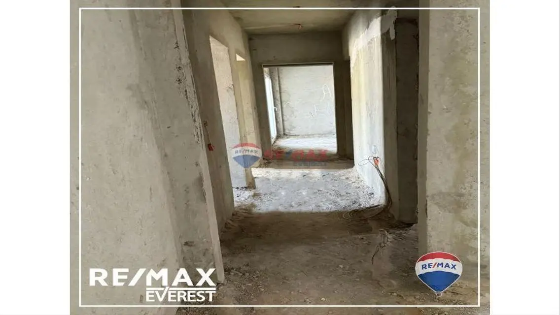 Semi-finished Penthouse Best Price in Zayed Dunes