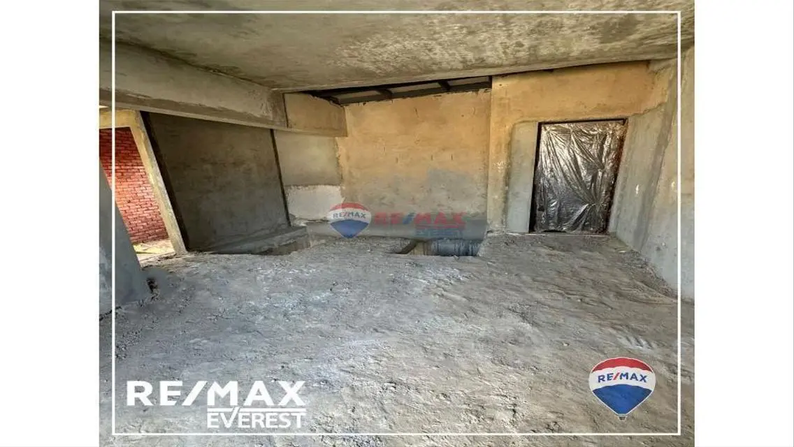 Semi-finished Penthouse Best Price in Zayed Dunes