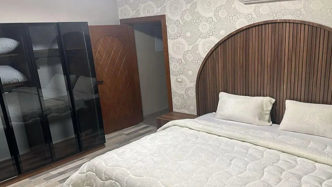 للبيع بنتهاوس بالكورت يارد سوديك212م+رووف109م
