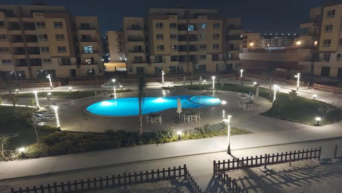 أرخص شقة للبيع بكمبوند بروميناد نصف تشطيب