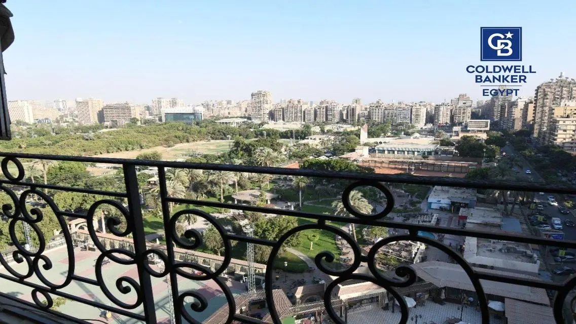 شقة بمساحة واسعة مع جميع المرافق في موقع متميز