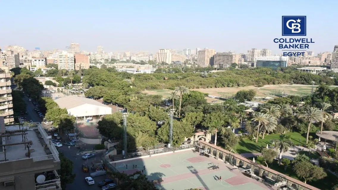 شقة بمساحة واسعة مع جميع المرافق في موقع متميز
