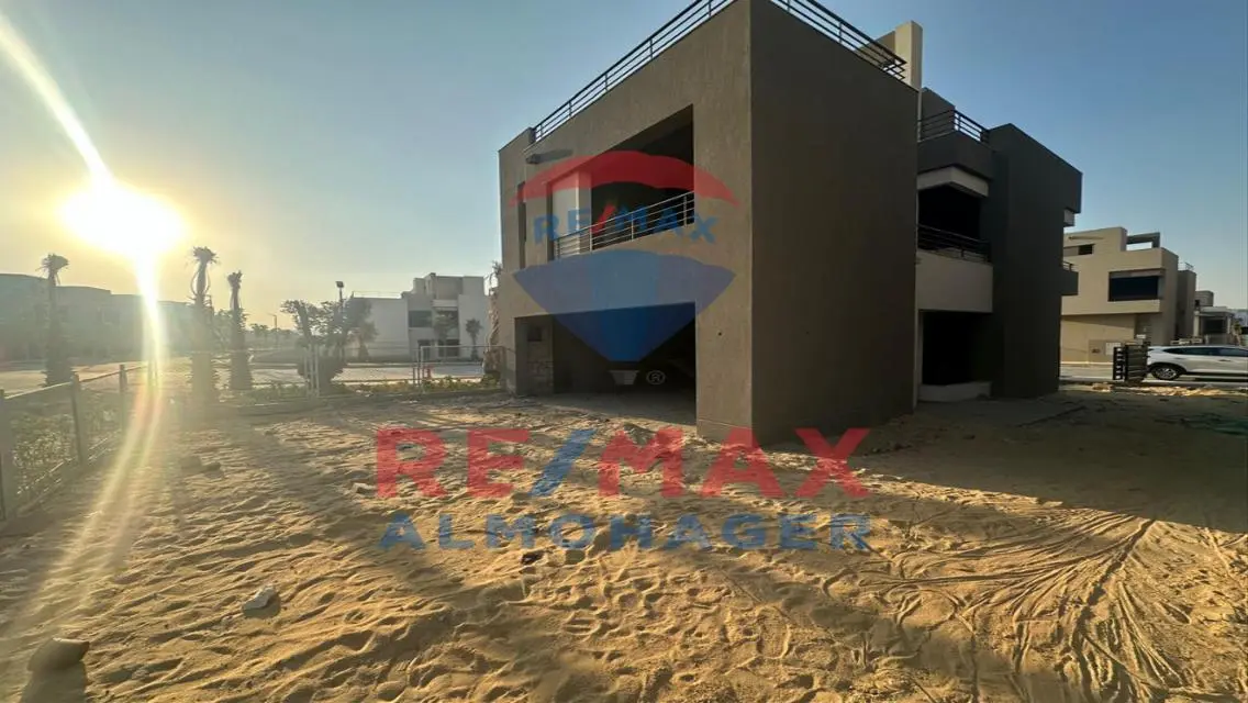 Luxury Villa for Sale in Al Mohager - 15 Million EGP