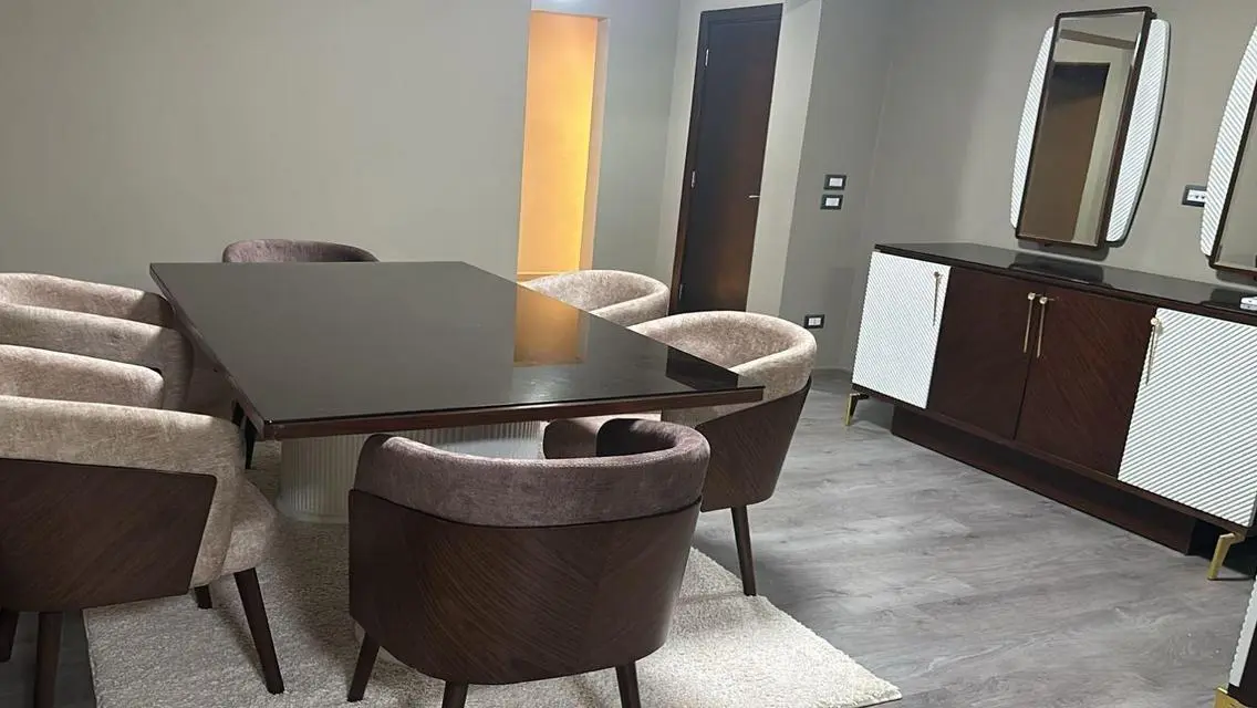 للبيع بنتهاوس بالكورت يارد سوديك212م+رووف109م فرش