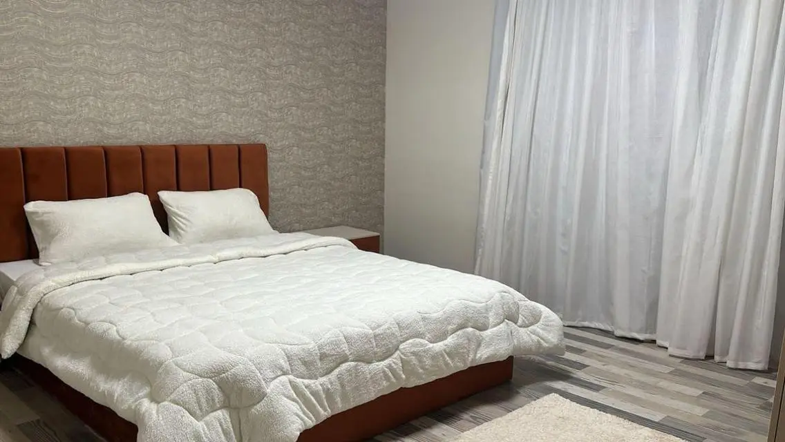 للبيع بنتهاوس بالكورت يارد سوديك212م+رووف109م فرش