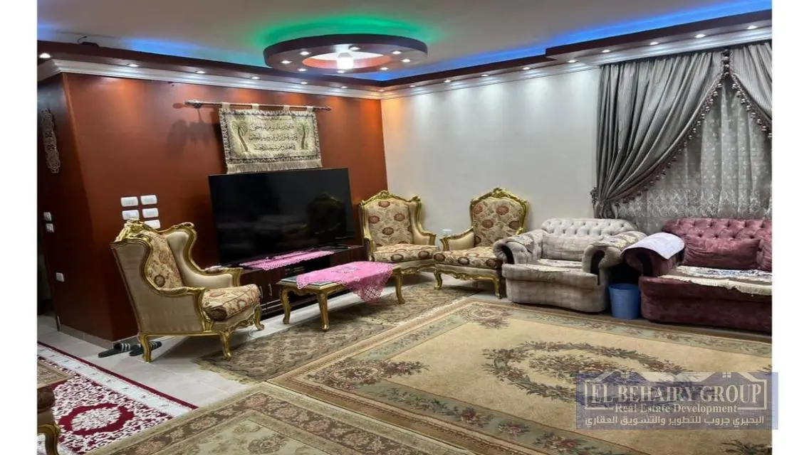 شقة فاخرة بمساحة 7836 متر مربع للبيع