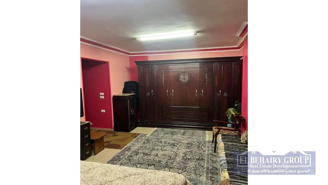 شقة فاخرة بمساحة 7836 متر مربع للبيع