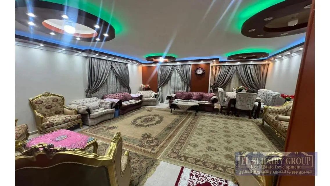 شقة فاخرة بمساحة 7836 متر مربع للبيع