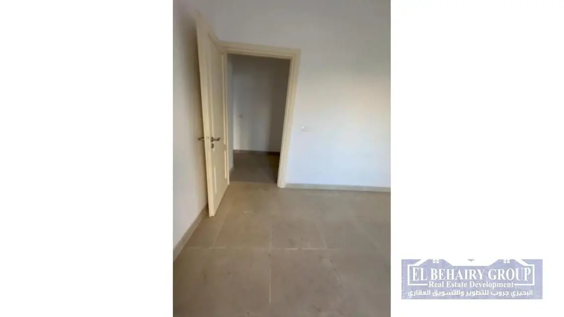 Luxurious Apartment with Spacious Garden in Prime Location