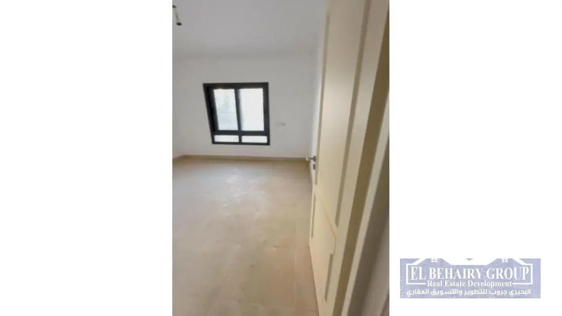 Luxurious Apartment with Spacious Garden in Prime Location
