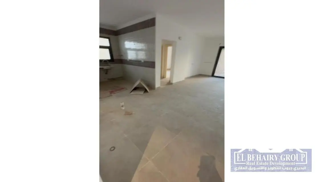 Luxurious Apartment with Spacious Garden in Prime Location