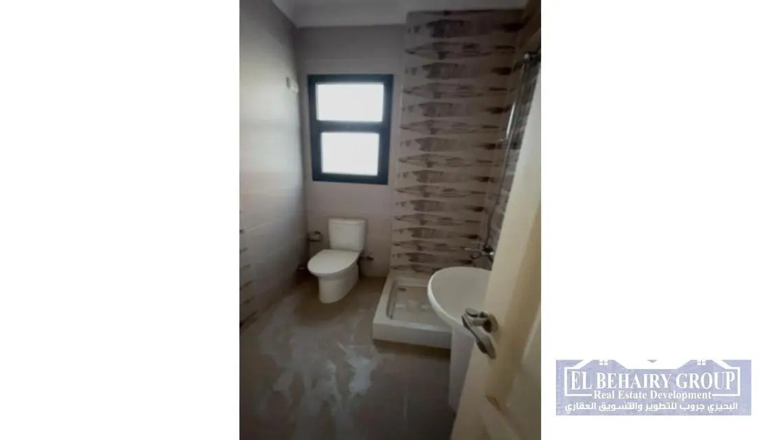 Luxurious Apartment with Spacious Garden in Prime Location