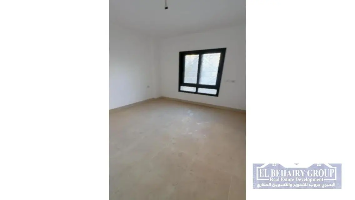 Luxurious Apartment with Spacious Garden in Prime Location
