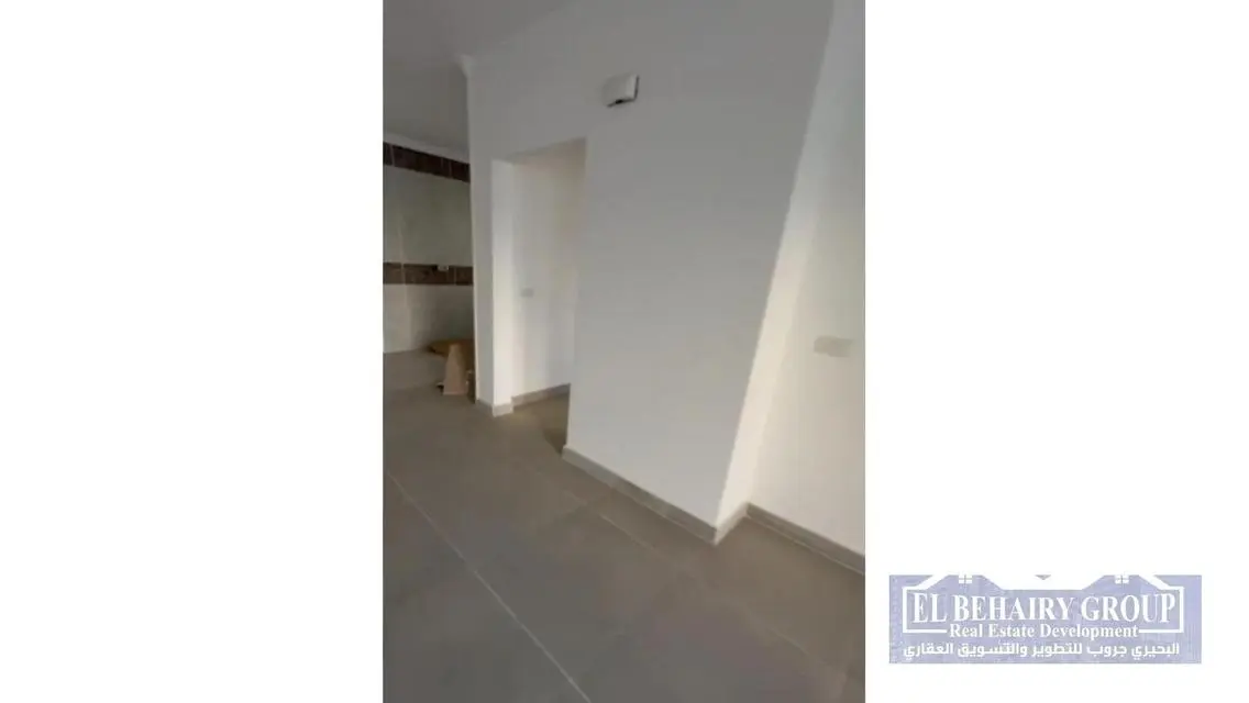 Luxurious Apartment with Spacious Garden in Prime Location