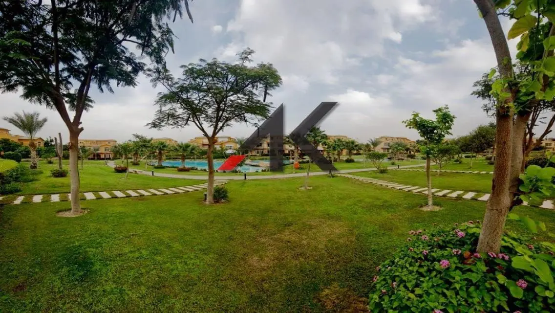 Luxurious Villa with Spacious Private Garden